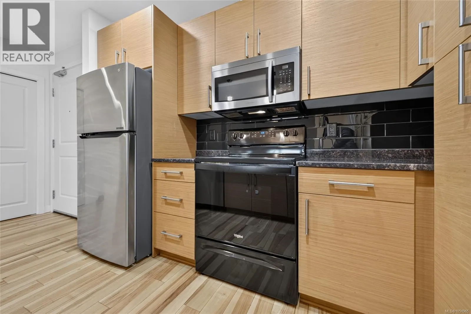 306 4394 West Saanich Rd