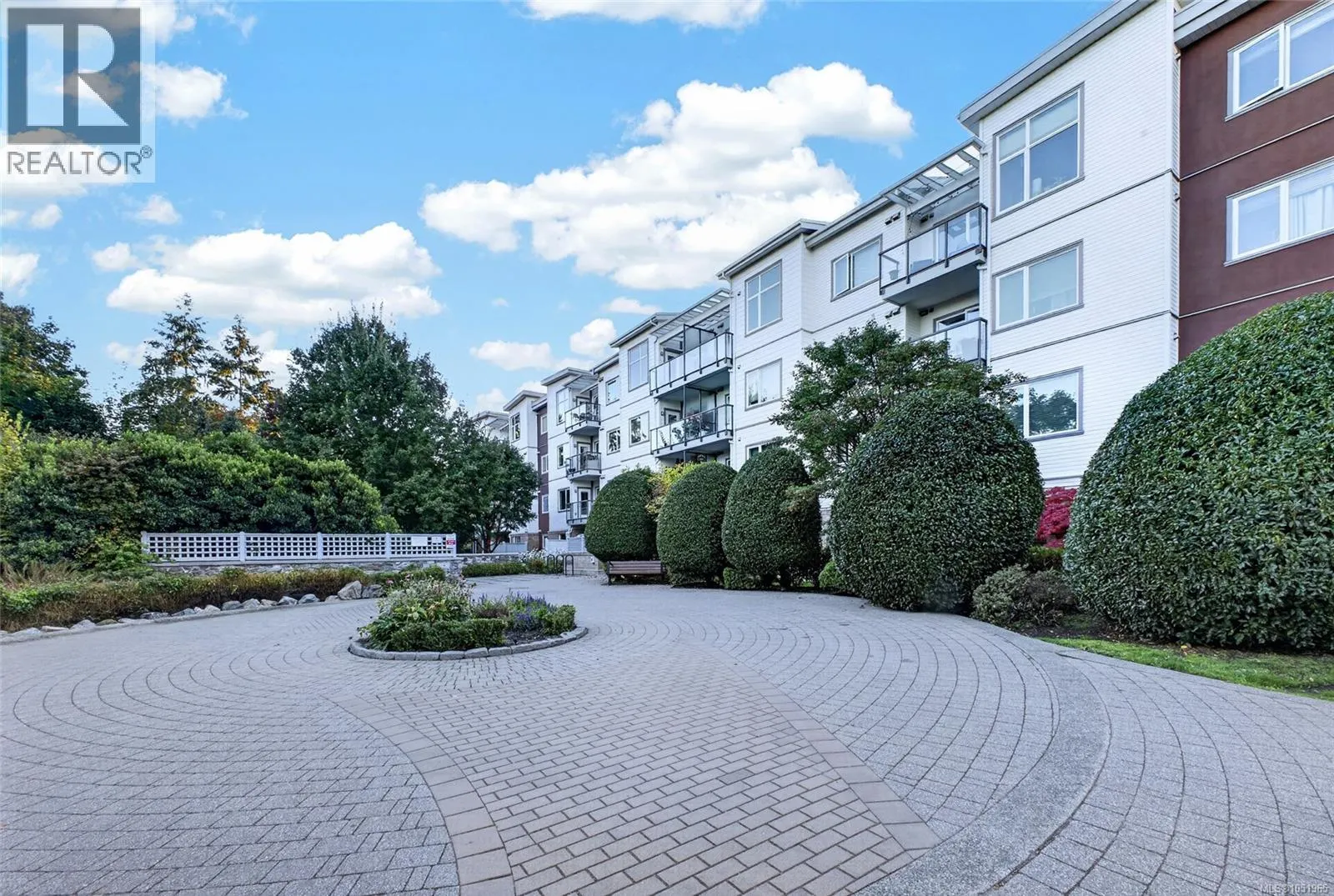 306 4394 West Saanich Rd