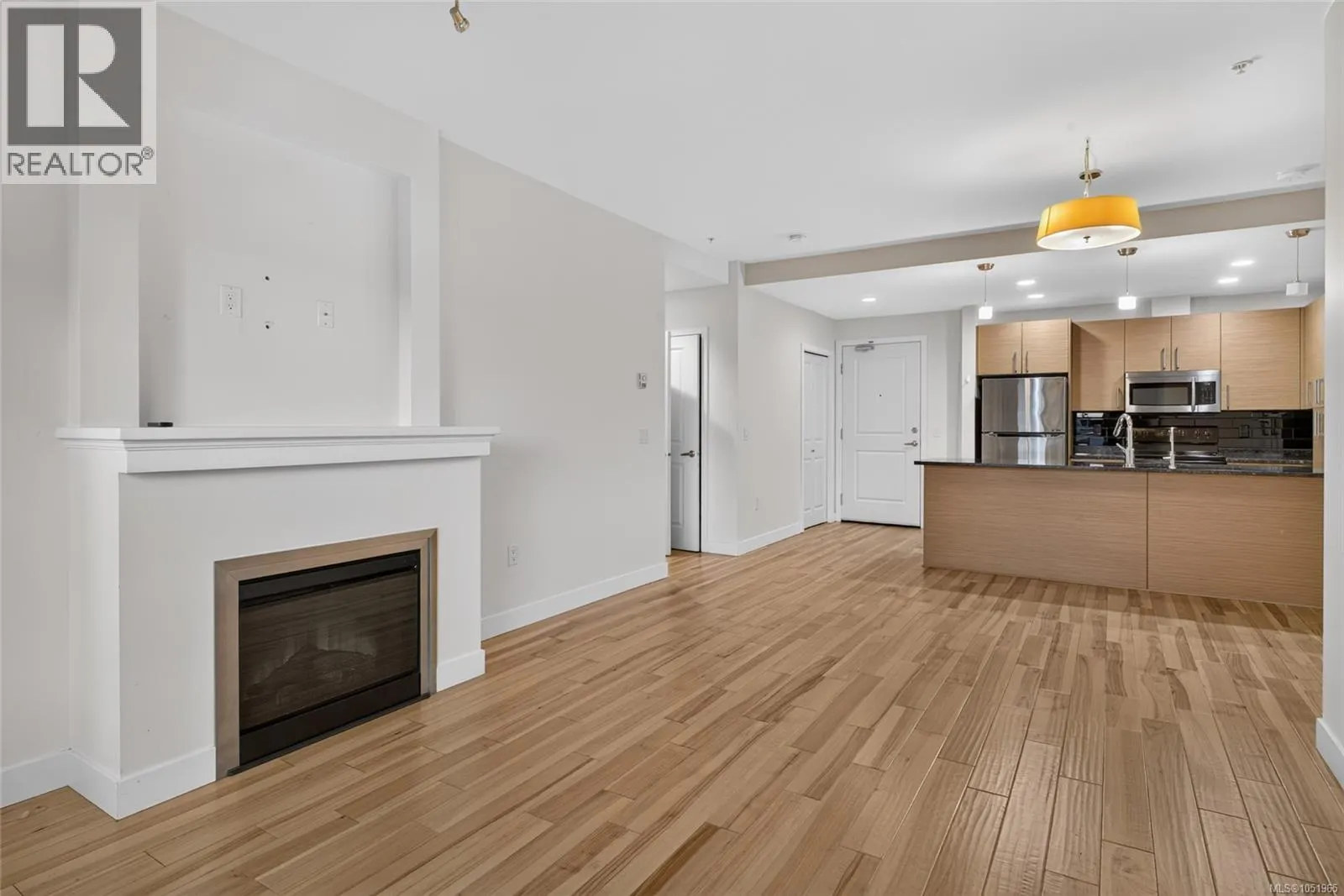 306 4394 West Saanich Rd