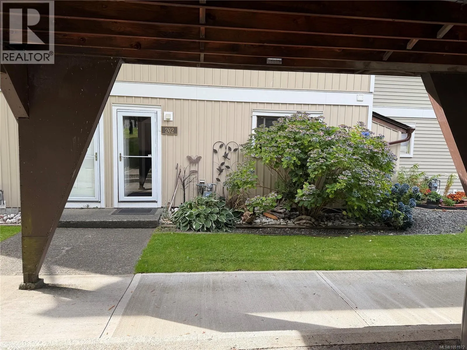 202 Haida Ave