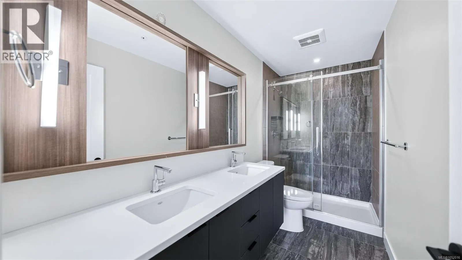 412 967 Whirlaway Cres