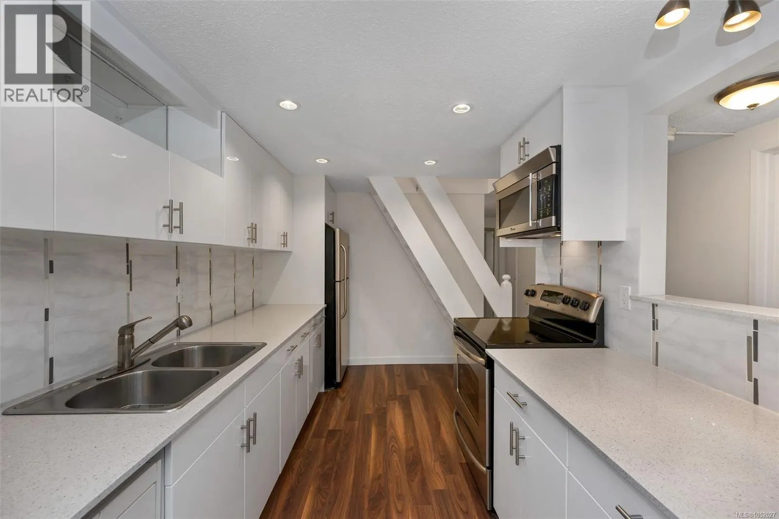 419 1009 McKenzie Ave