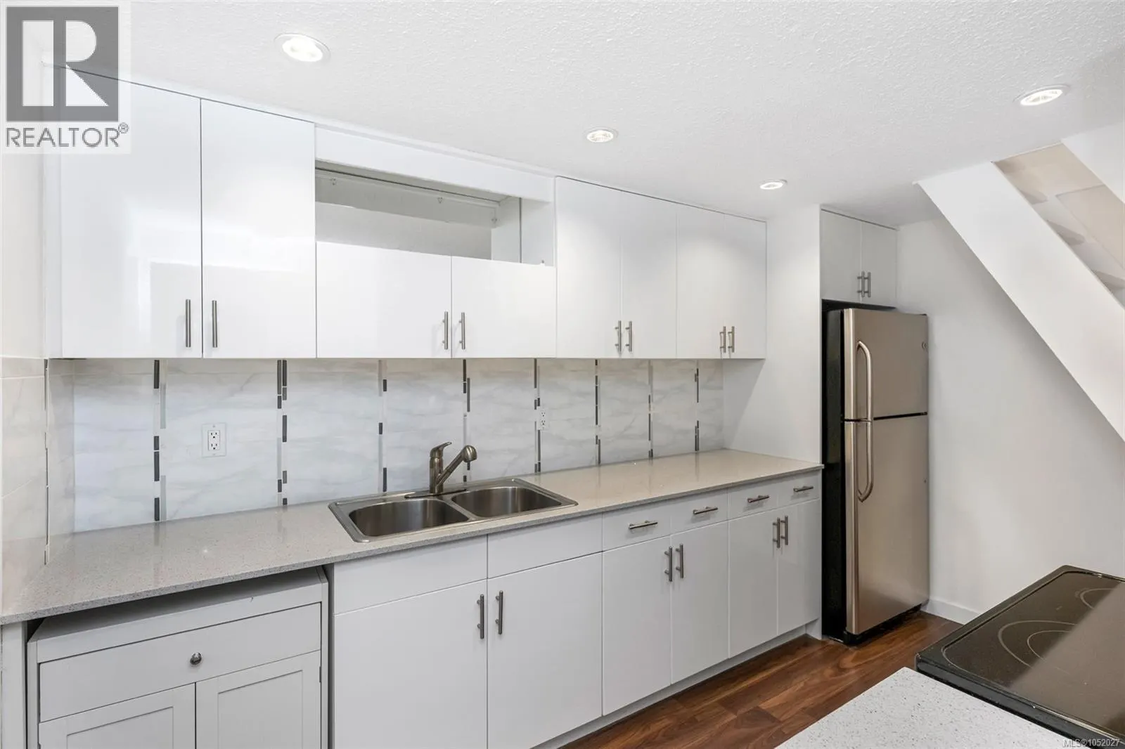 419 1009 McKenzie Ave
