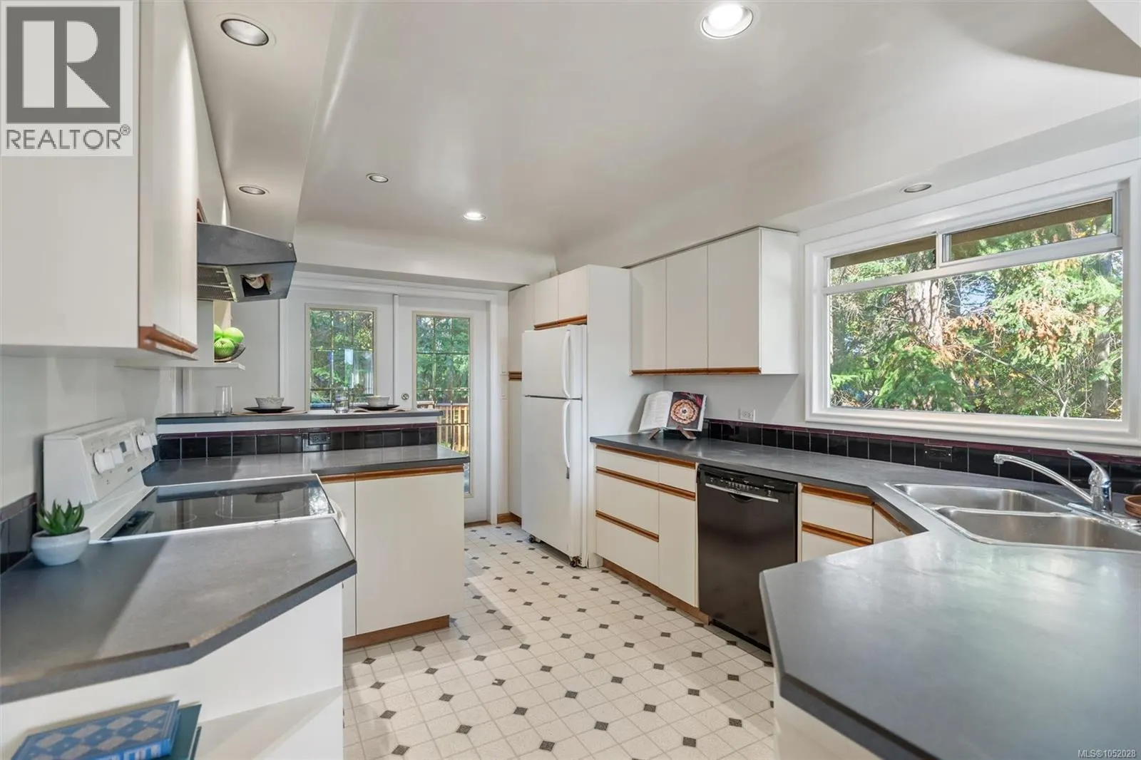 2104 Wenman Dr