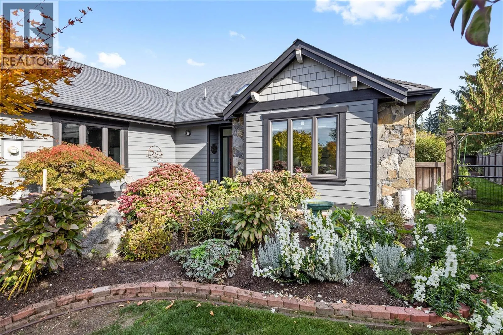 688 Lowry's Rd