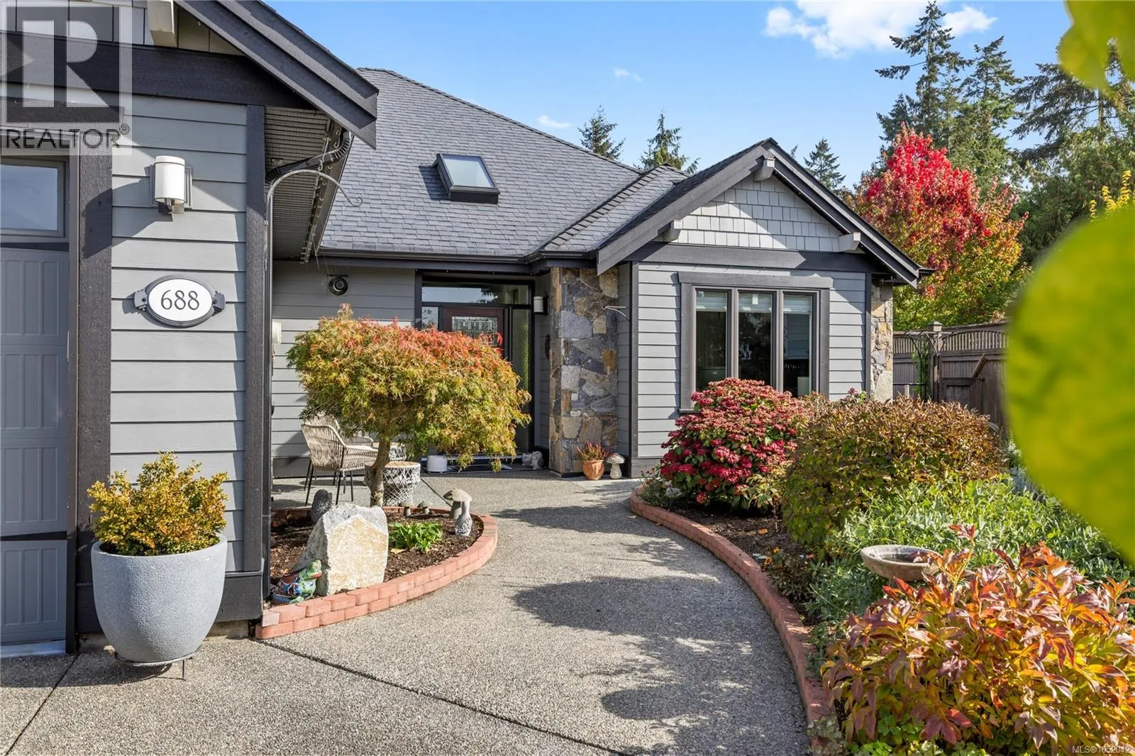 688 Lowry's Rd