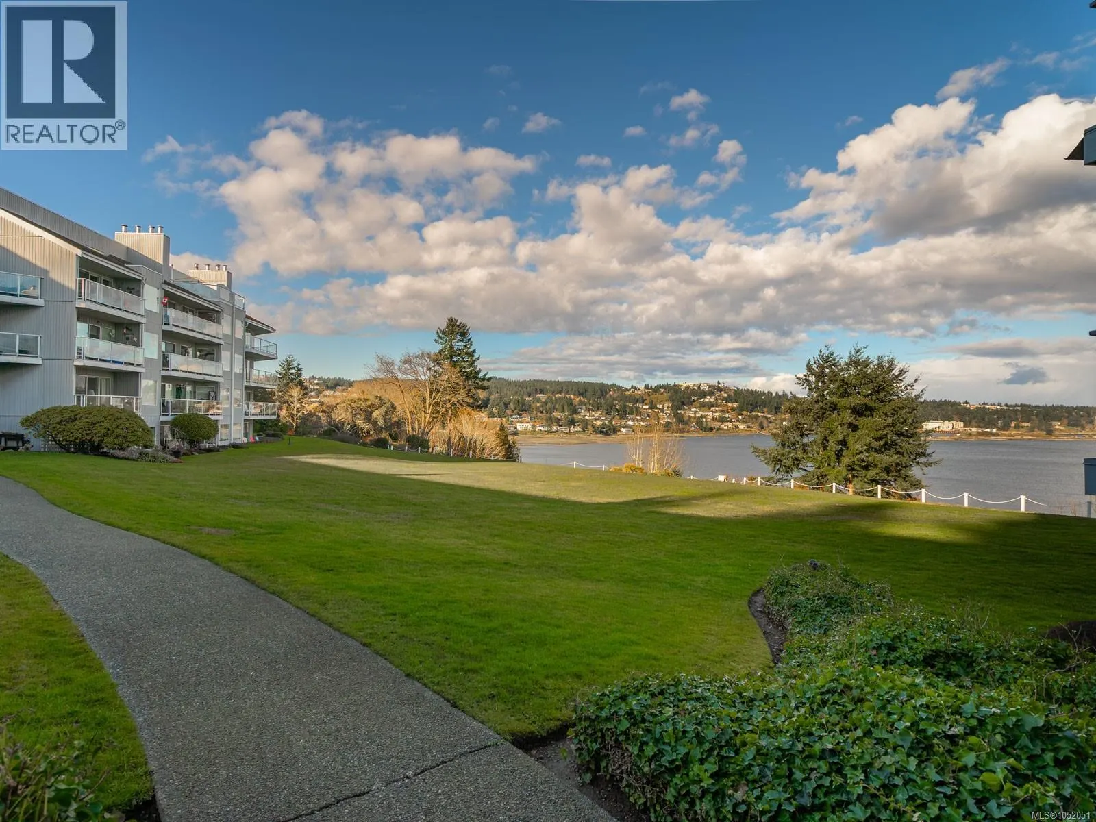 508 2562 Departure Bay Rd