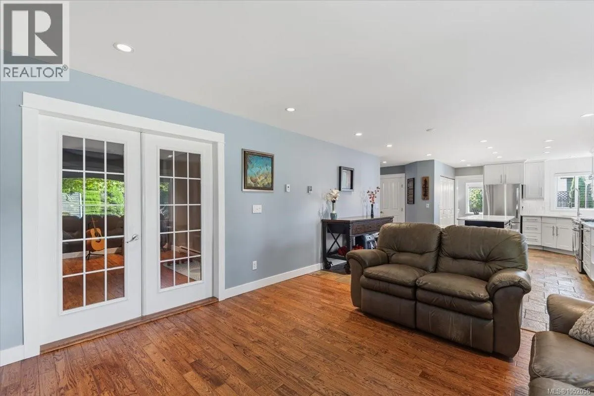 558 Johnstone Rd