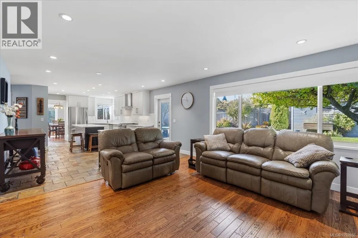 558 Johnstone Rd