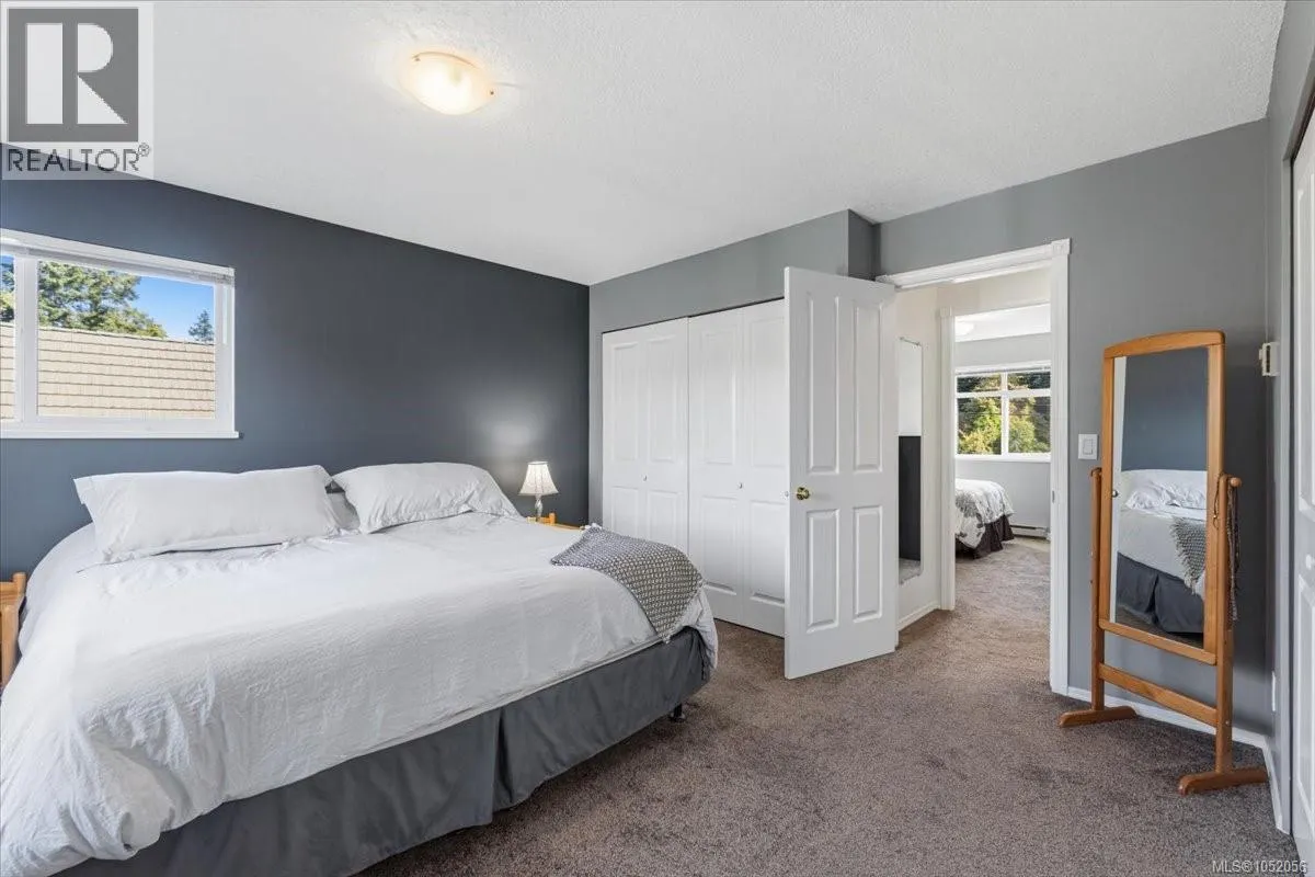 558 Johnstone Rd