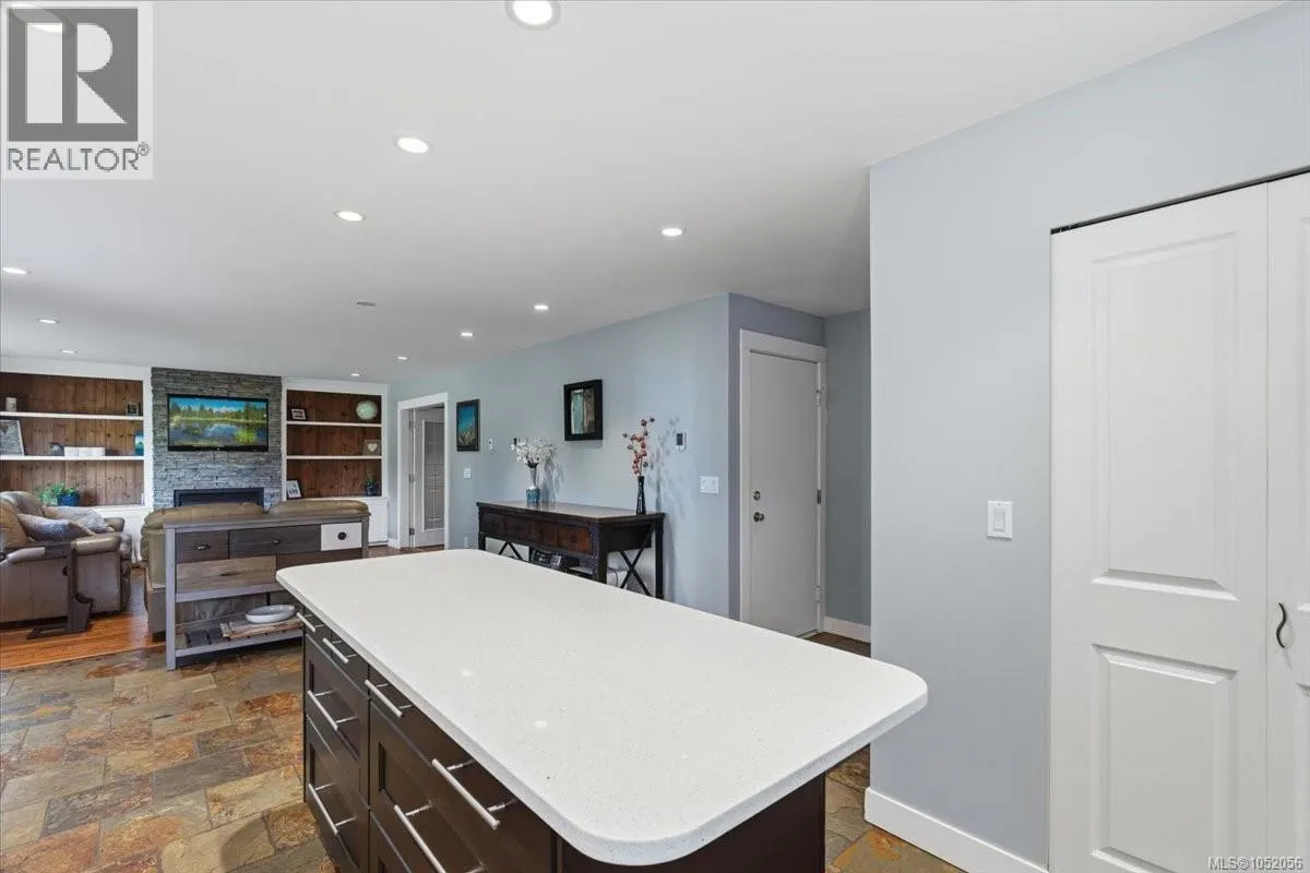 558 Johnstone Rd