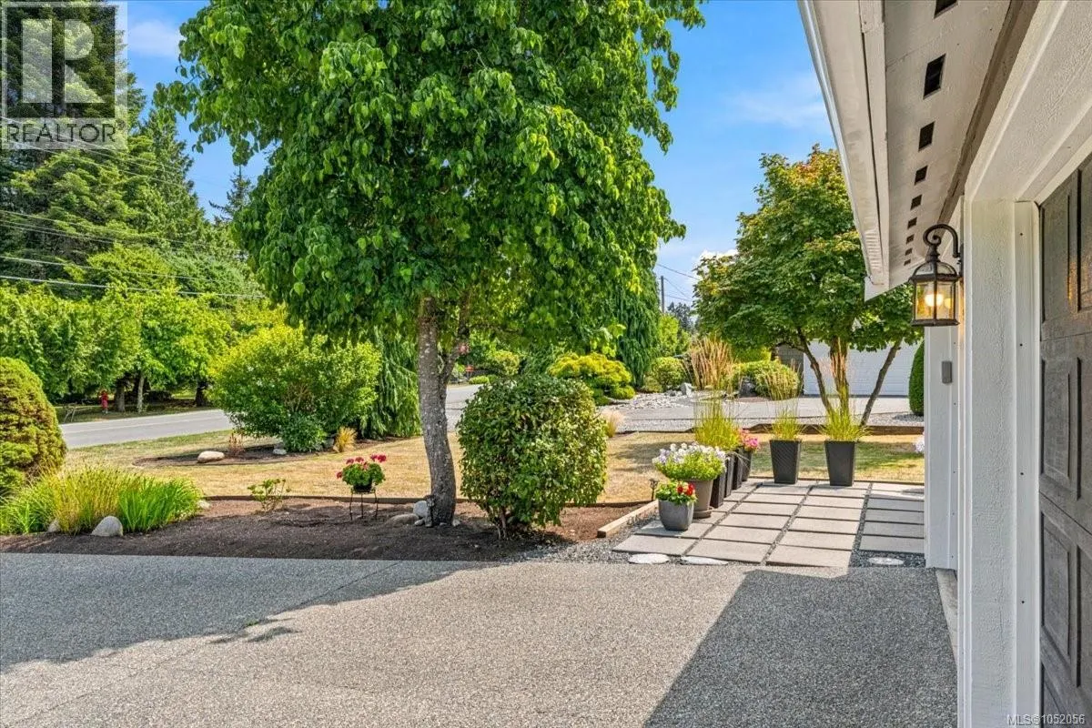558 Johnstone Rd