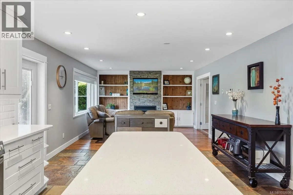 558 Johnstone Rd