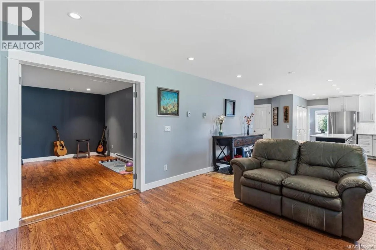 558 Johnstone Rd