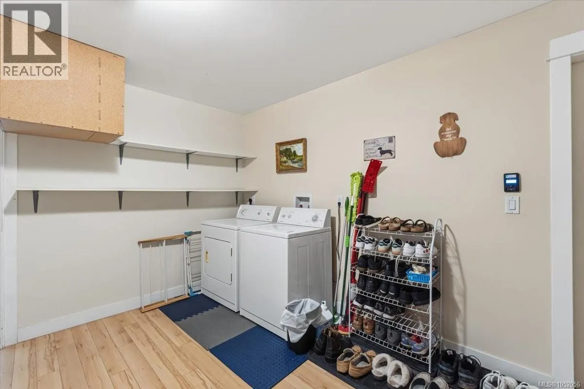 558 Johnstone Rd