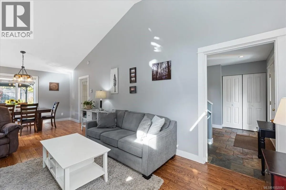 558 Johnstone Rd