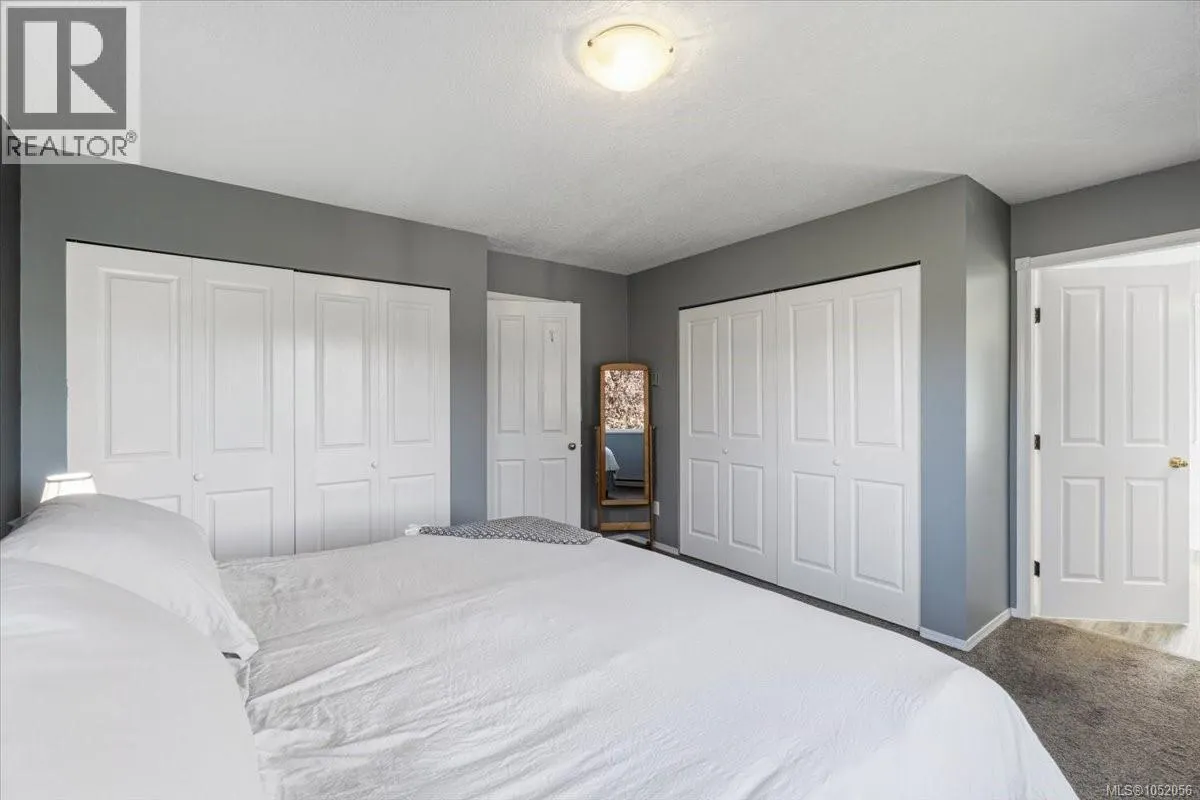 558 Johnstone Rd