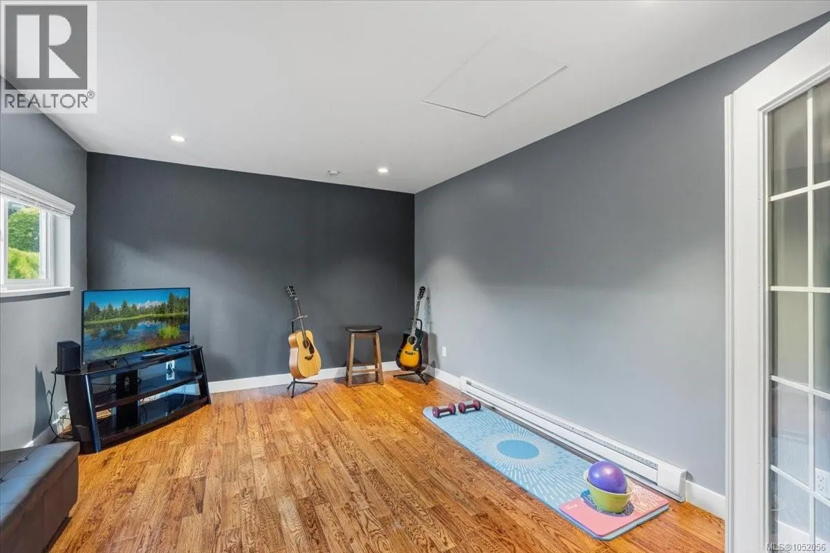 558 Johnstone Rd