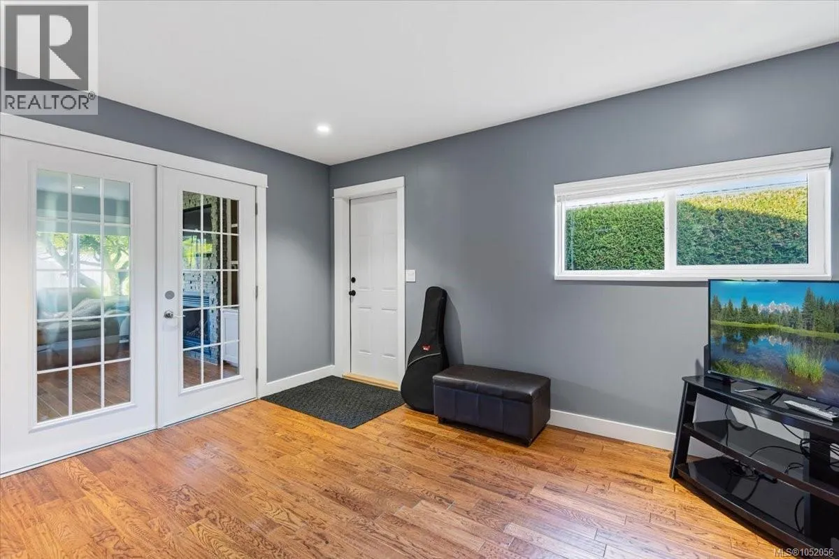 558 Johnstone Rd