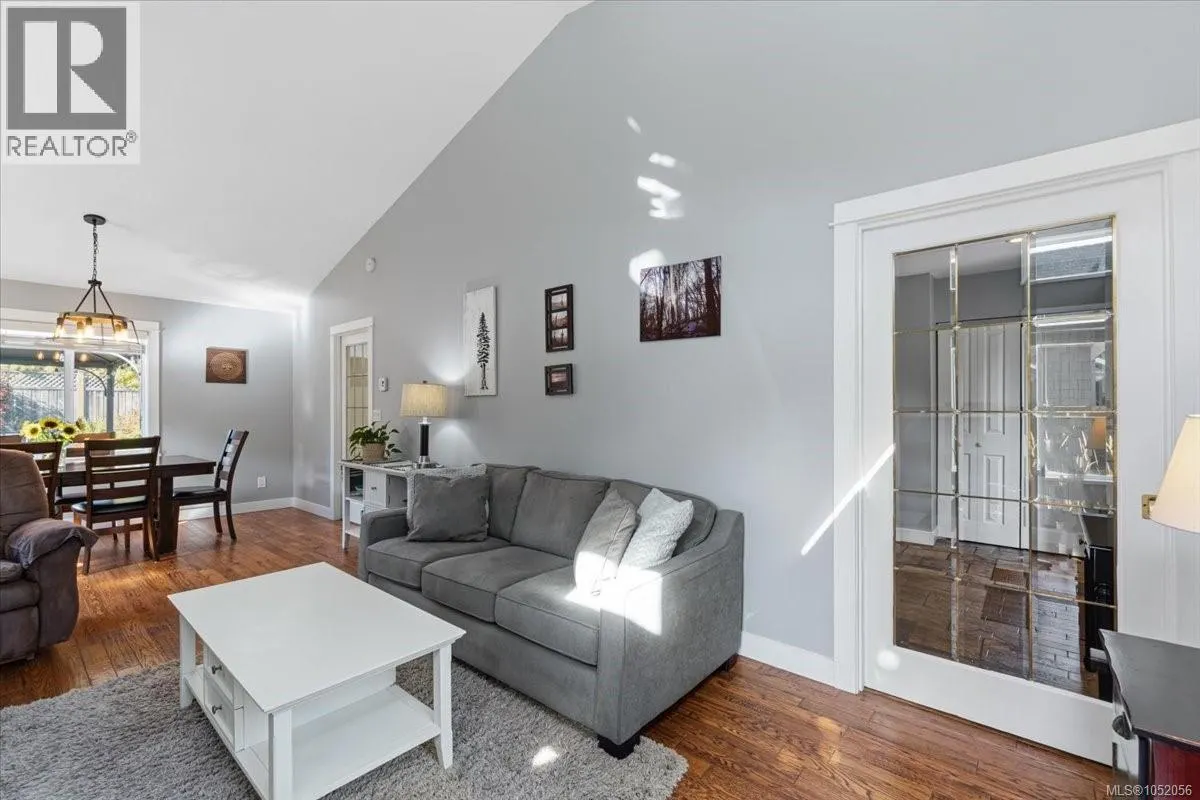 558 Johnstone Rd