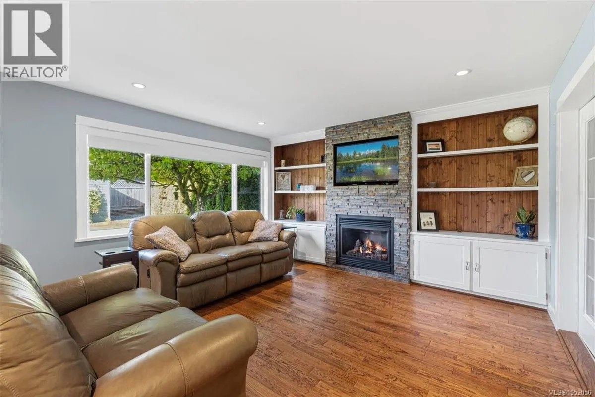 558 Johnstone Rd