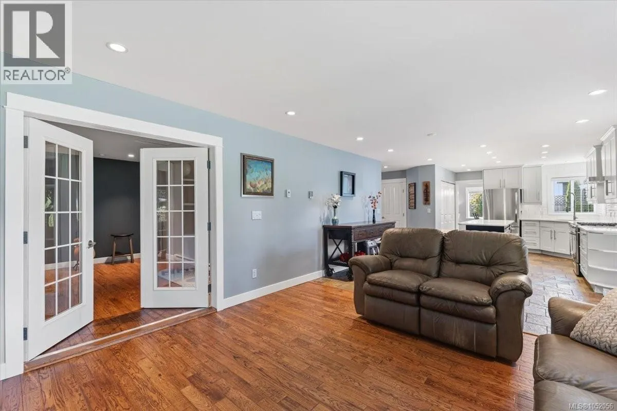 558 Johnstone Rd