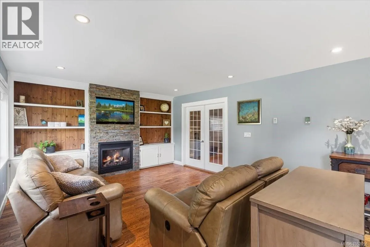 558 Johnstone Rd