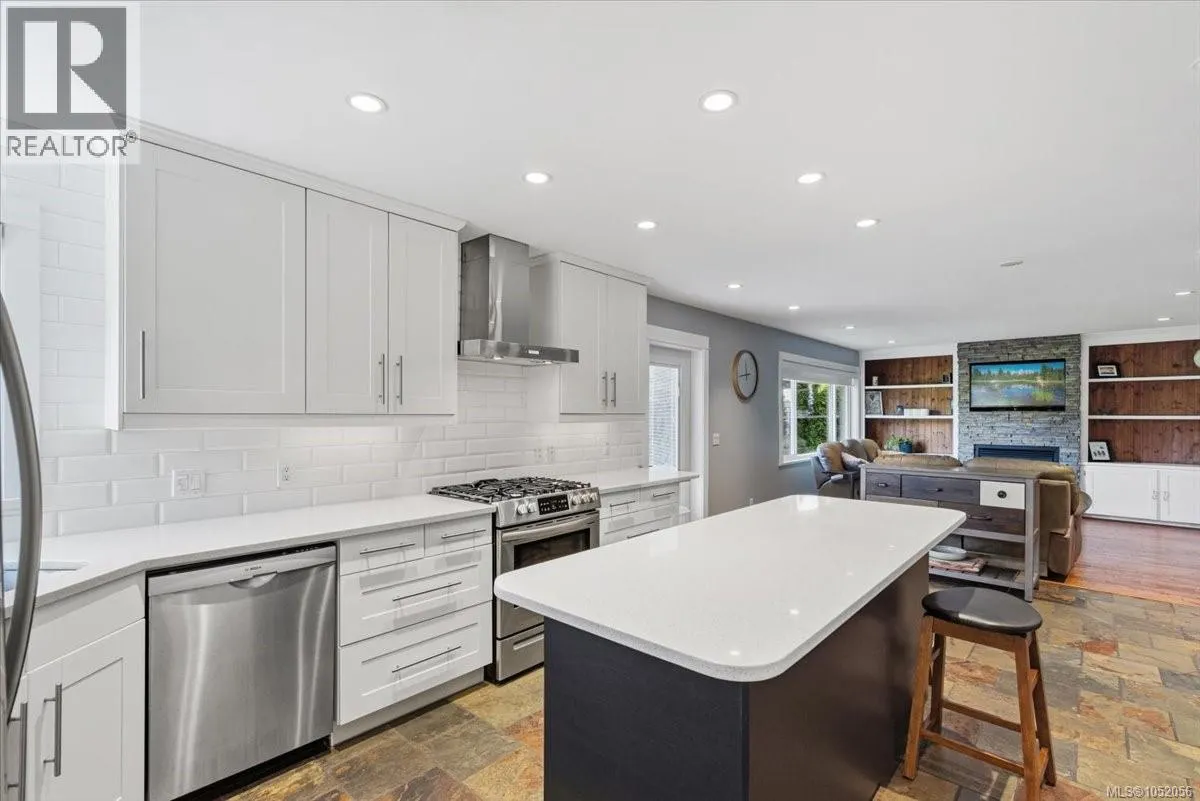 558 Johnstone Rd