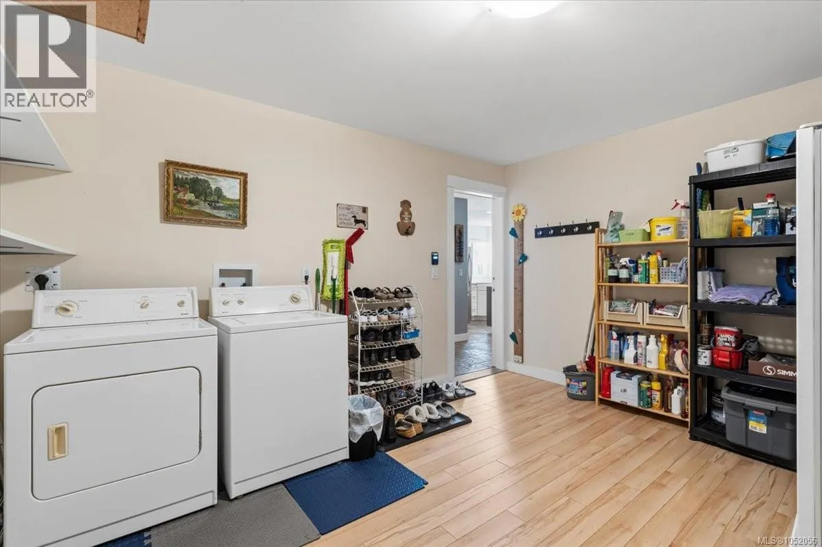 558 Johnstone Rd