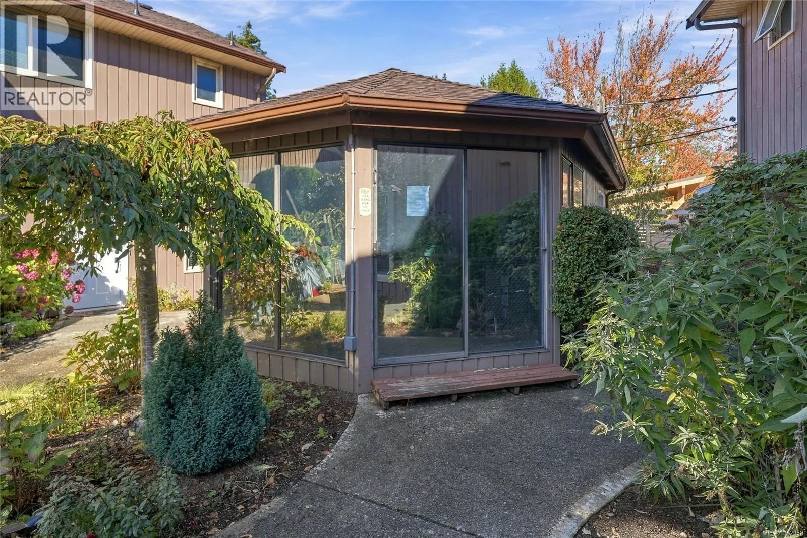 10 240 Higson Cres