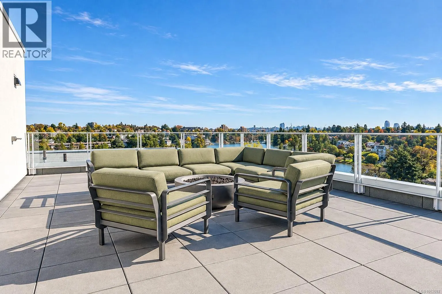 609 1075 Tillicum Rd