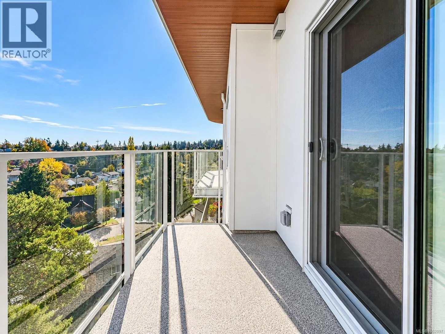 609 1075 Tillicum Rd