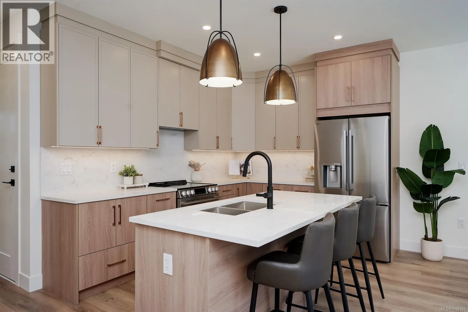 3 4068 Tuxedo Dr