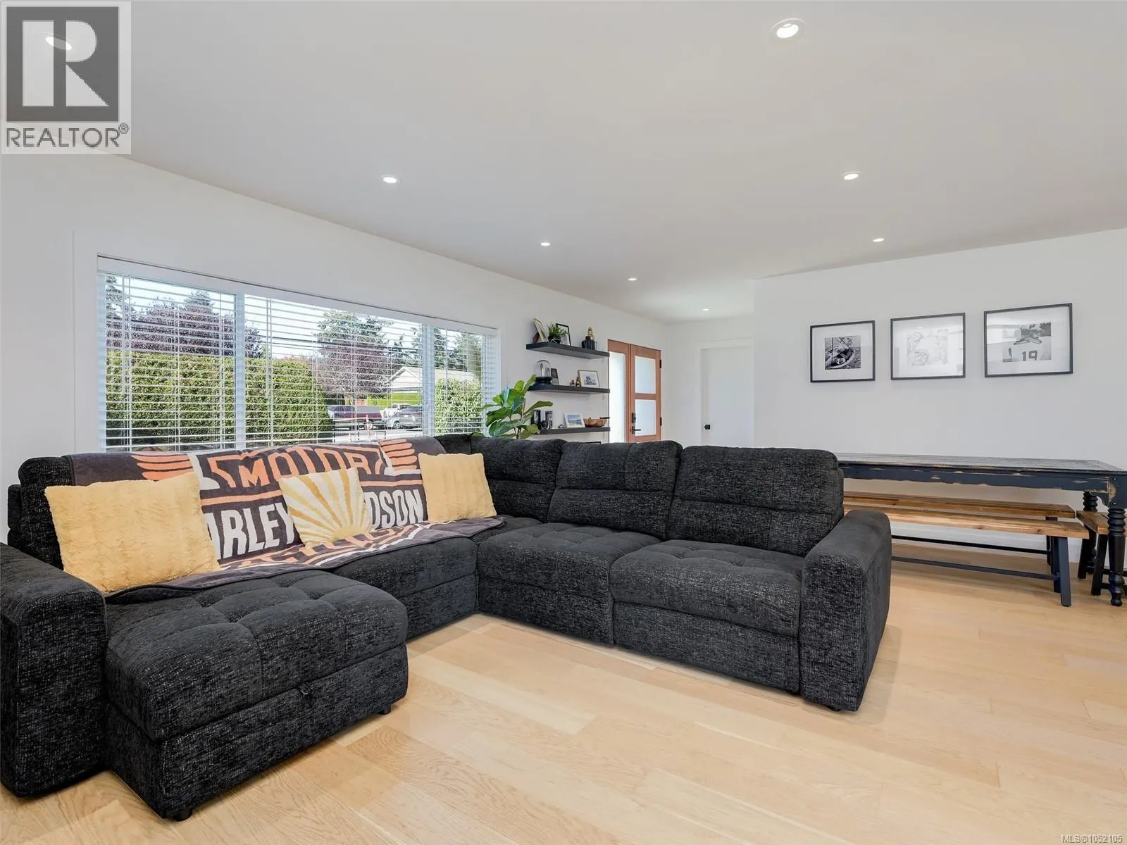 7949 East Saanich Rd