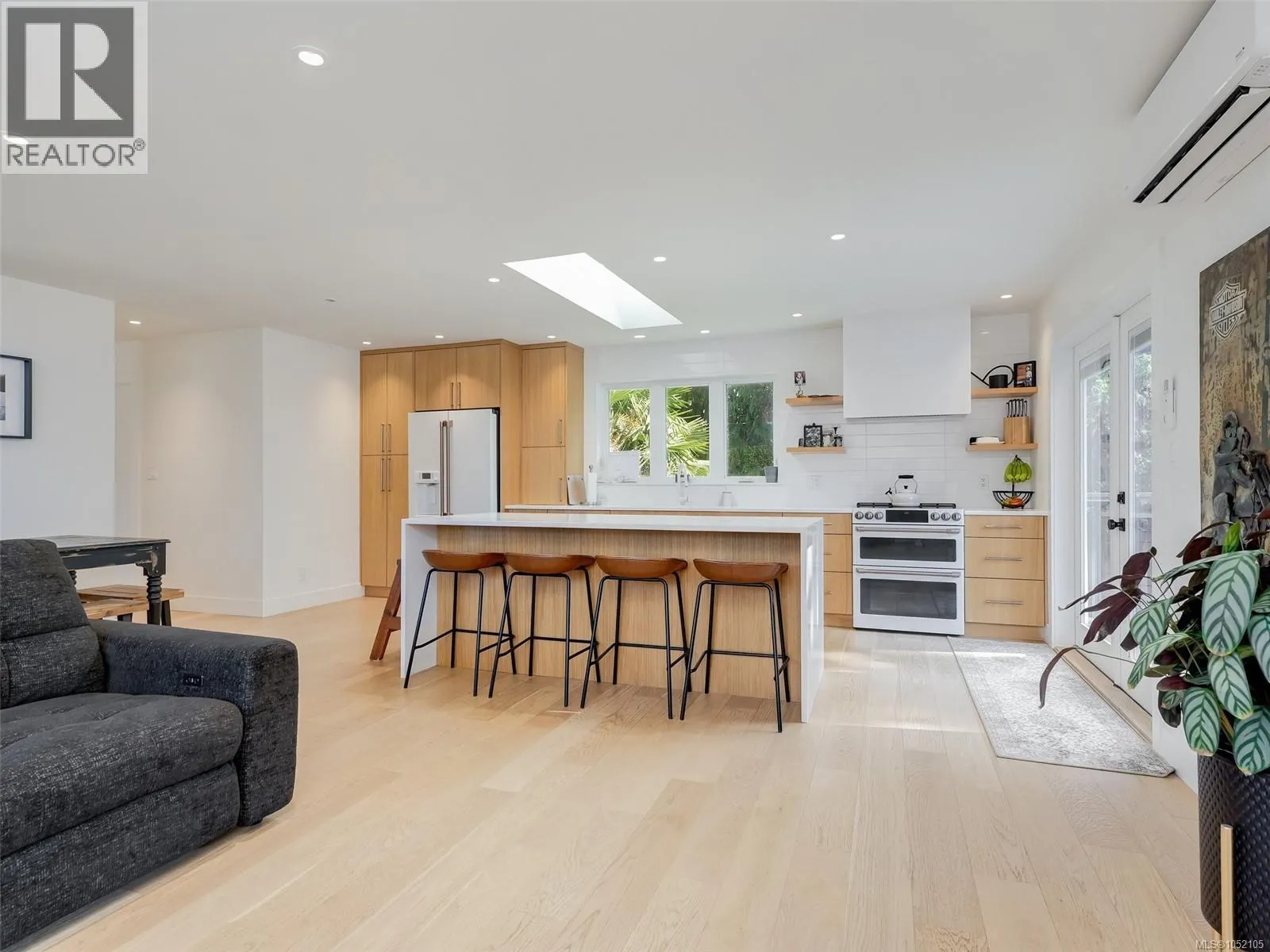 7949 East Saanich Rd