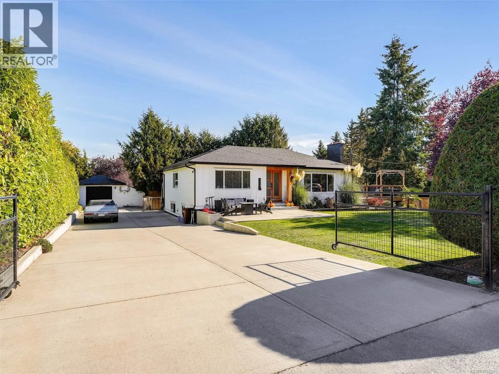 7949 East Saanich Rd
