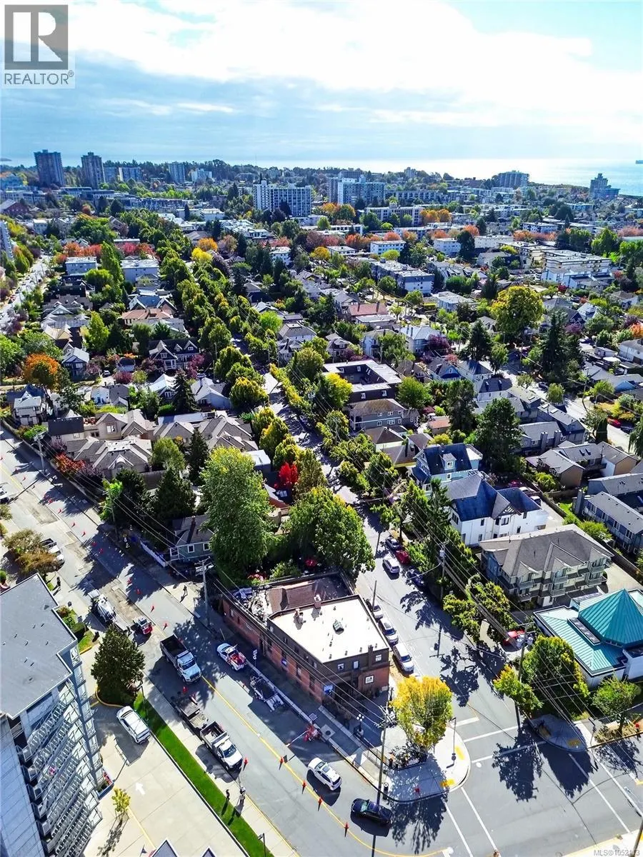 106 Superior St