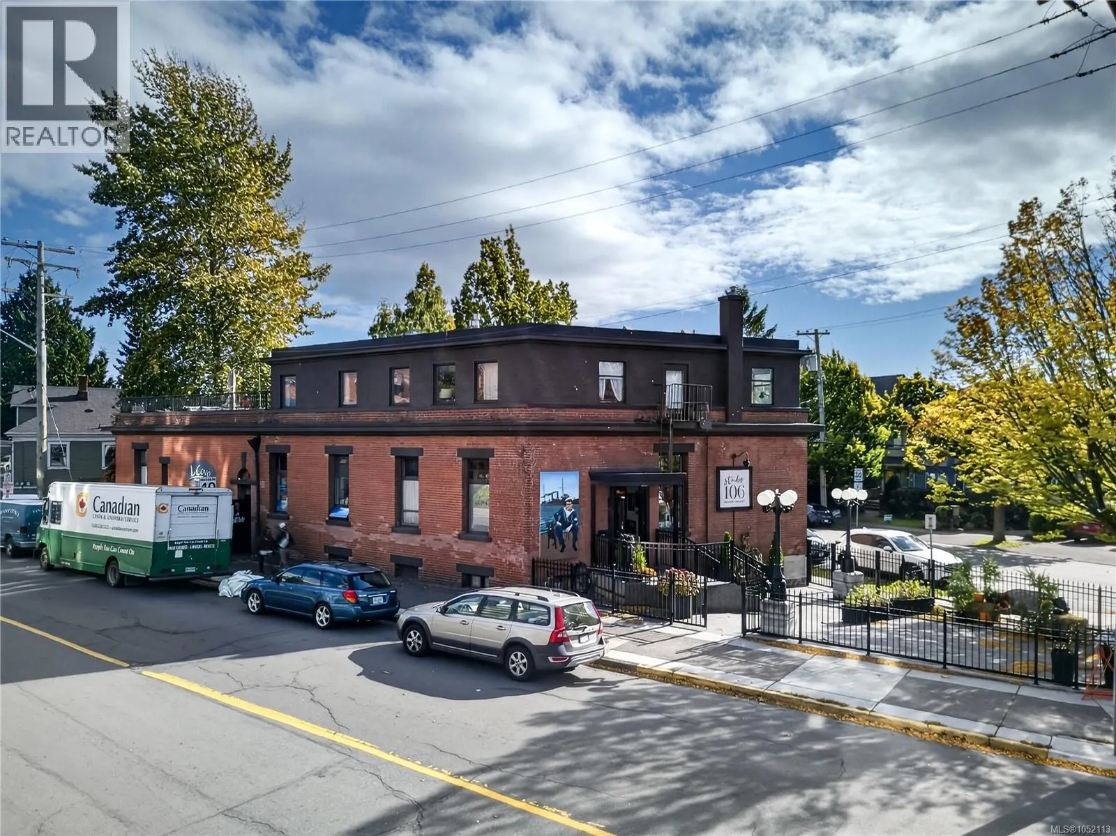 106 Superior St