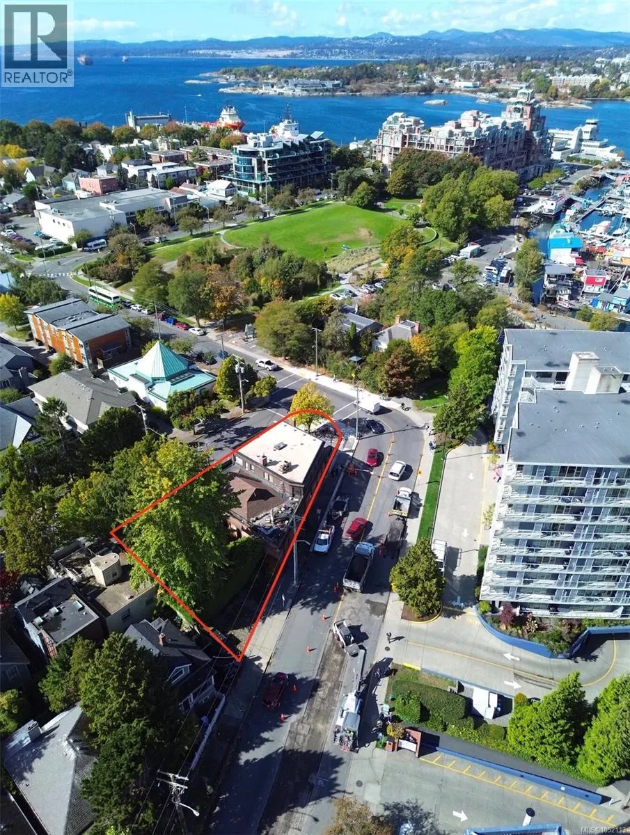 106 Superior St