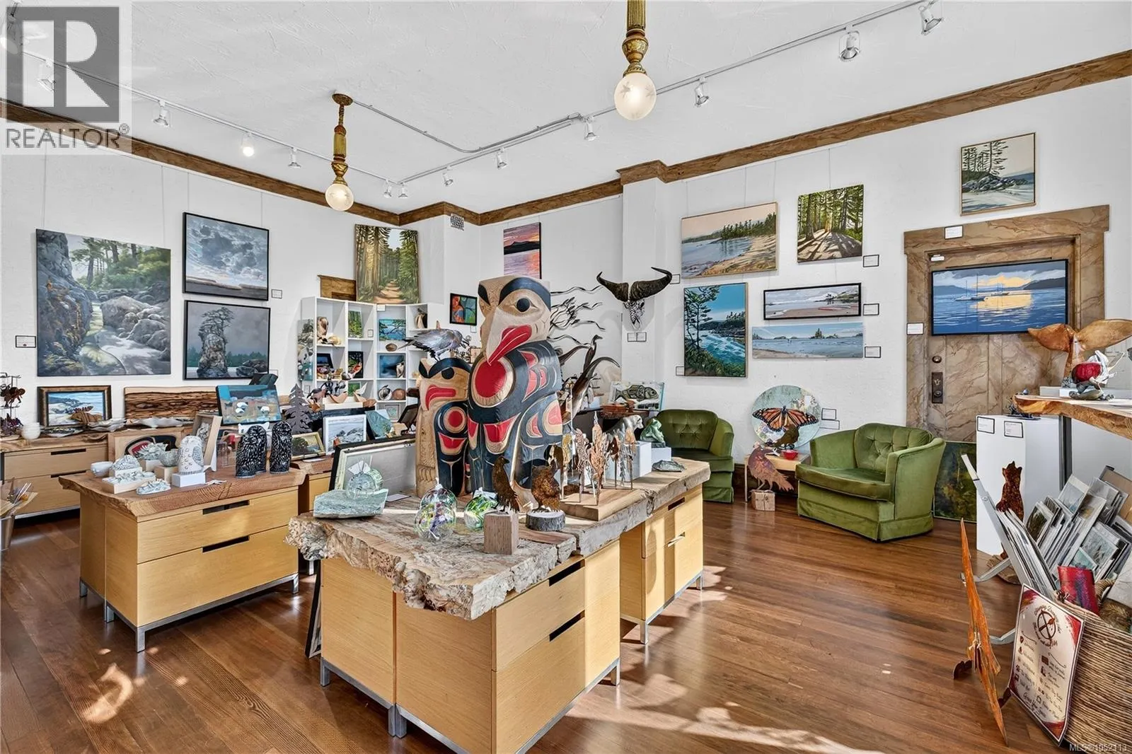 106 Superior St