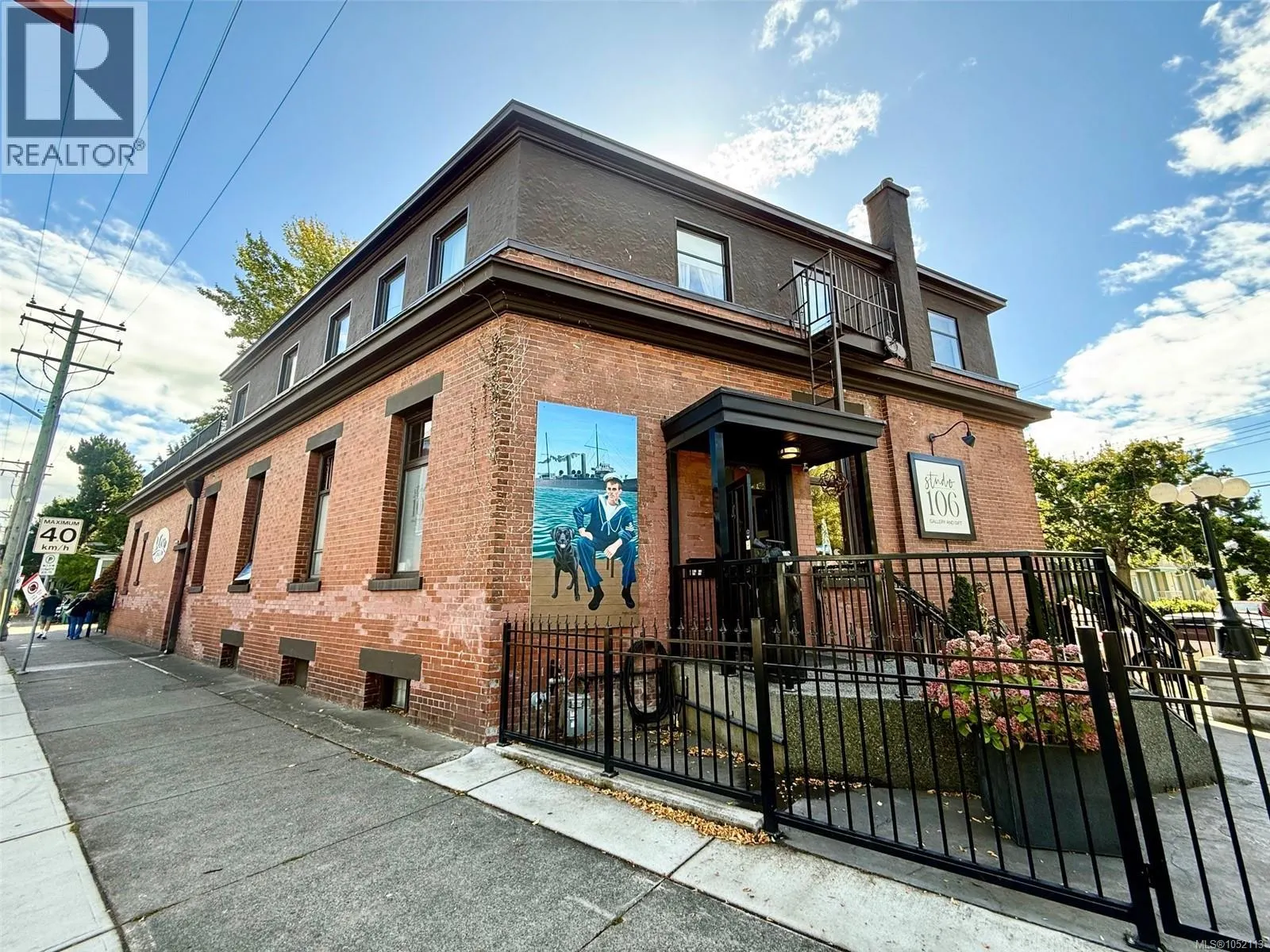 106 Superior St
