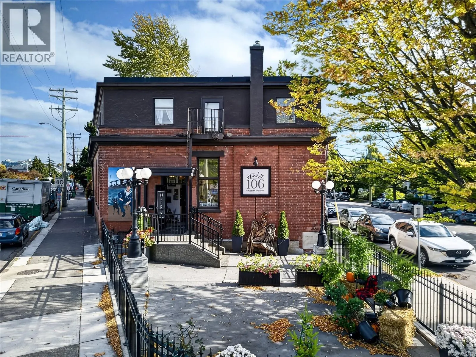 106 Superior St