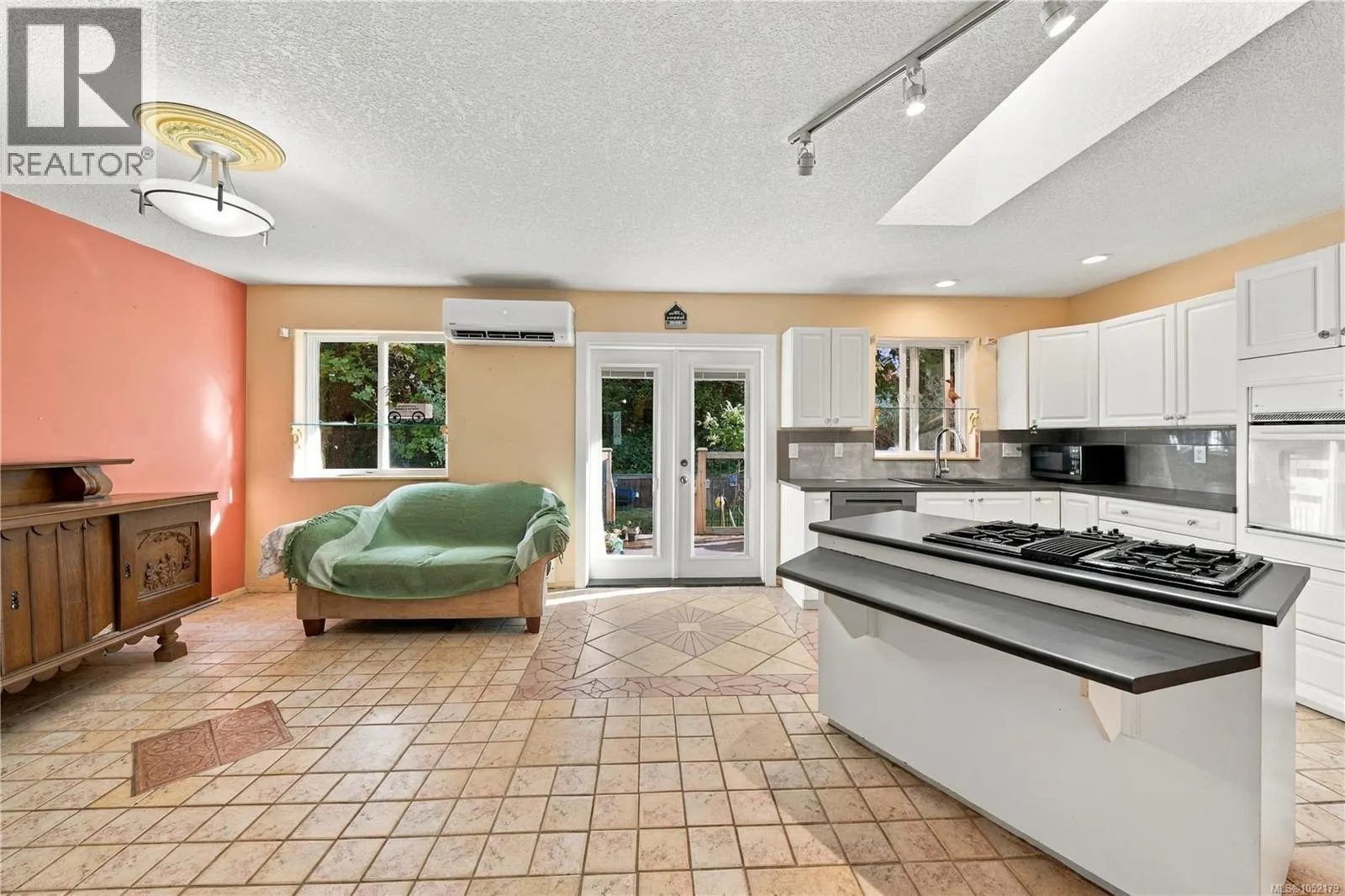 832 Parkside Way