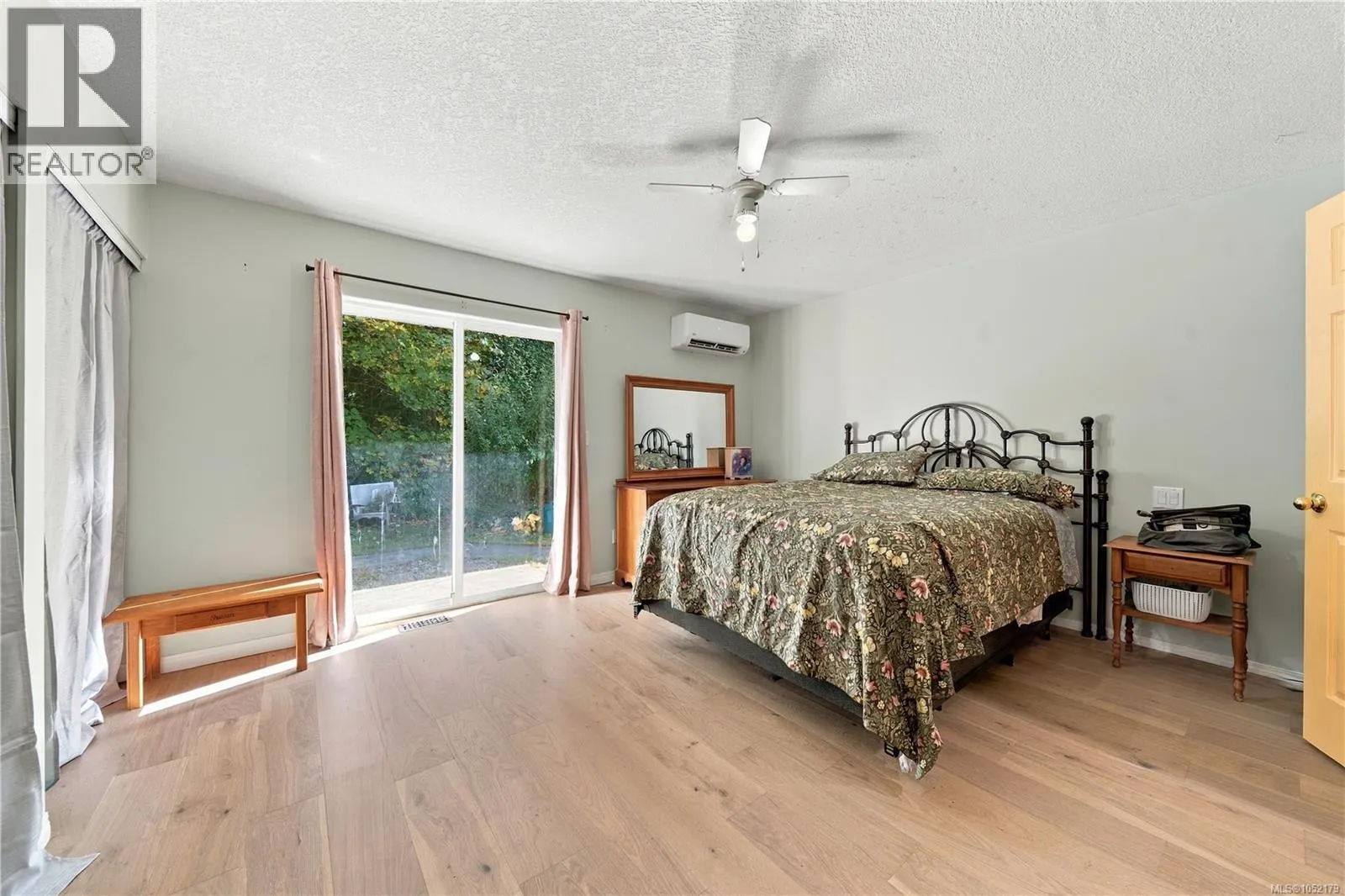 832 Parkside Way