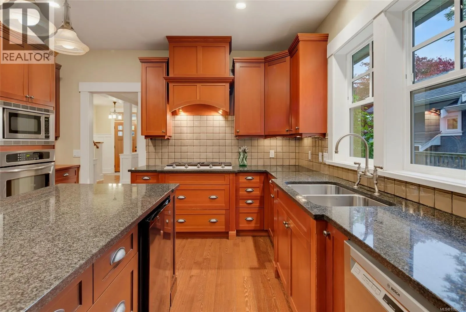 2171 Bartlett Ave