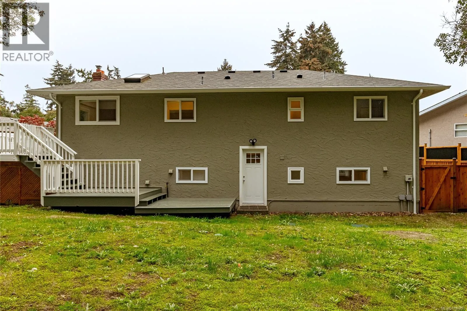 570 Cedarcrest Dr