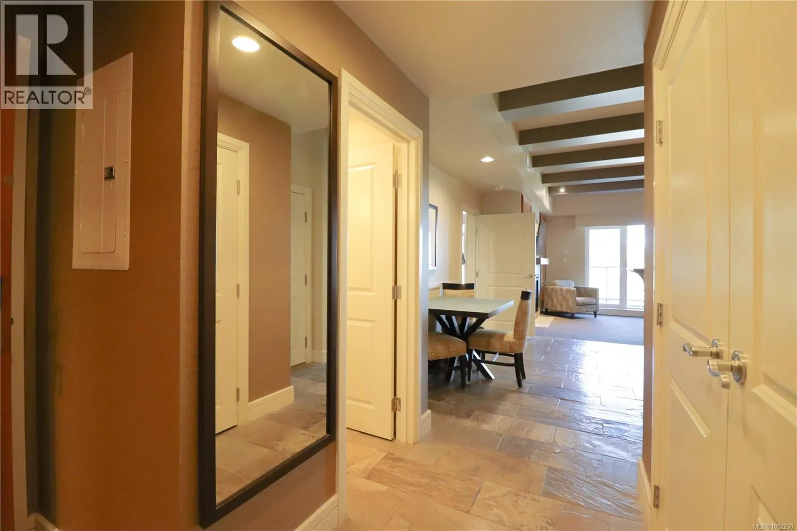 102/104A 1376 Lynburne Pl