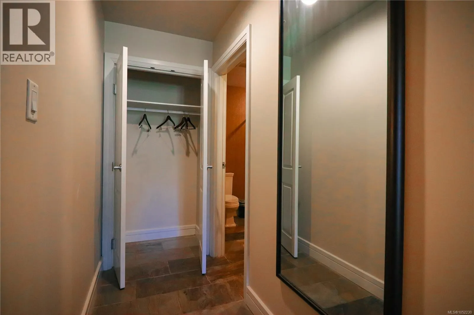 102/104A 1376 Lynburne Pl
