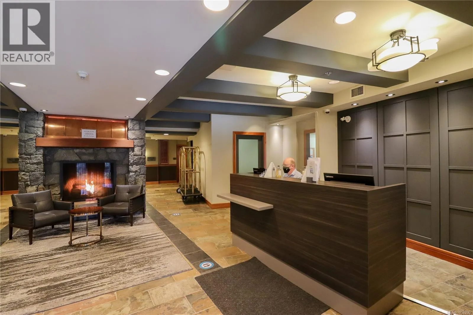 102/104A 1376 Lynburne Pl