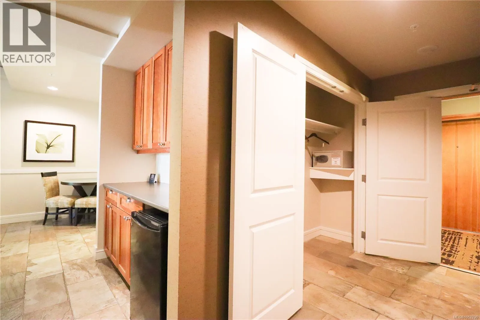 102/104A 1376 Lynburne Pl
